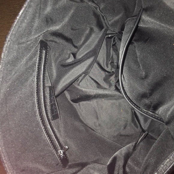 Brad New Nicole Miller Handbag. - Picture 4 of 4